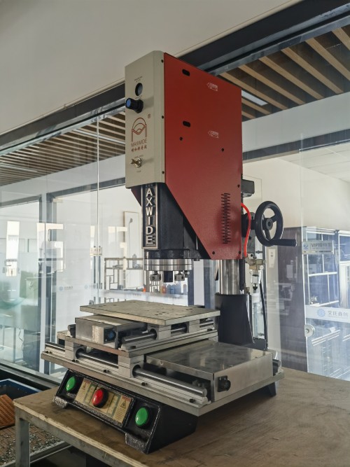 半自动打火机焊接机